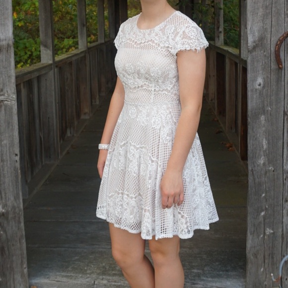 Short Cap-Sleeve White Lace Dress Beaded Waist - Picture 4 of 5